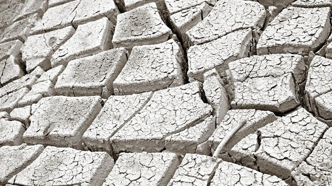 Bentonite clay cracks-796284-edited